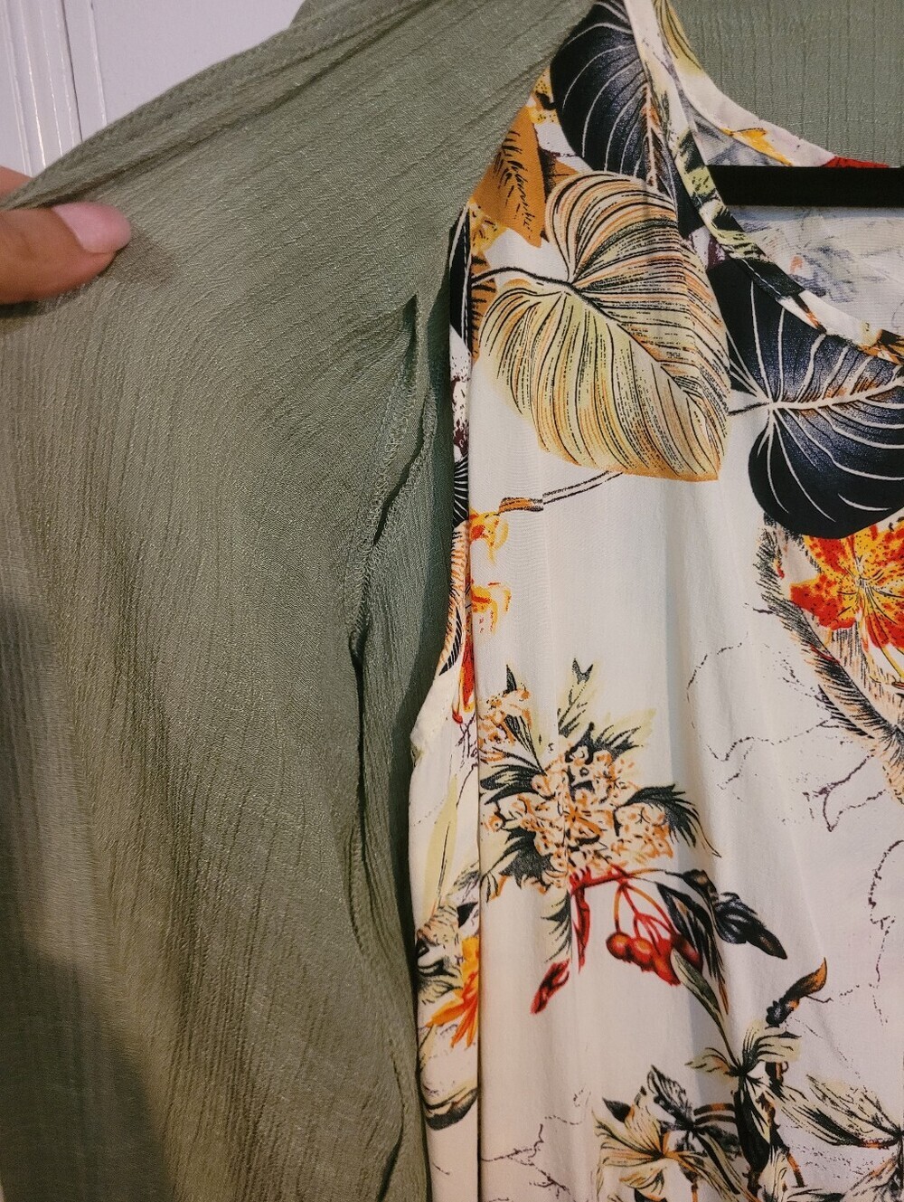 SHEIN Green & Cream Floral Print Women’s Top - Picture 4 of 6